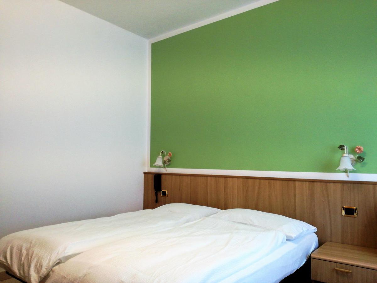 Green Base Hotel B&B Malè 外观 照片
